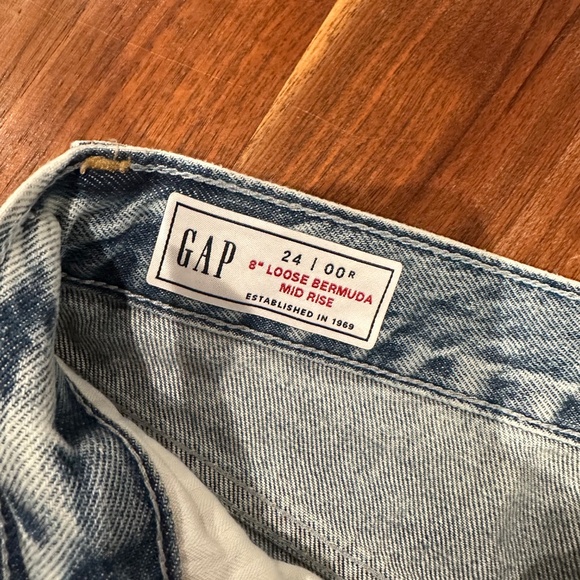 Gap 8 inch Loose Bermuda Shorts - Picture 3 of 3
